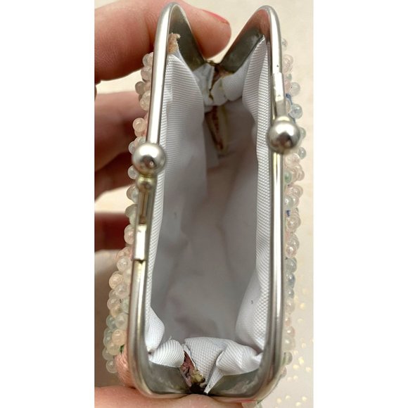 Vintage coin purse, kiss lock purse, beaded floral, 50s fashion accessory - Picture 6 of 7